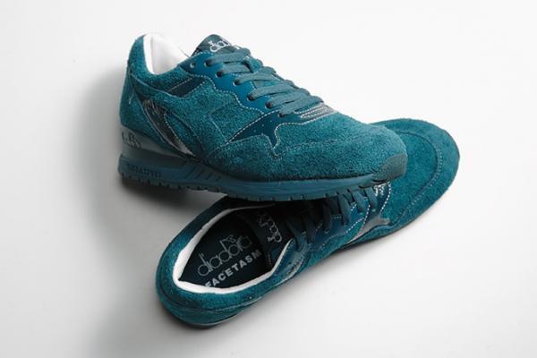 ファセッタズム×ディアドラ、グリーンワントーンの限定スニーカー