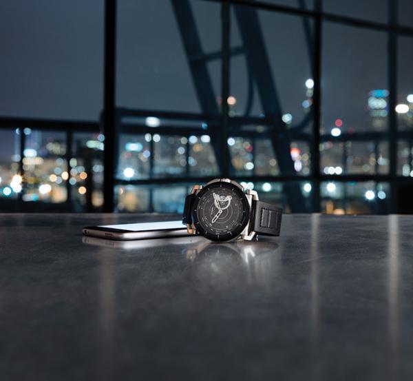 ディーゼル初のスマートウォッチ「ディーゼル オン」アナログな外観はそのままに、スマホとの連動機能搭載