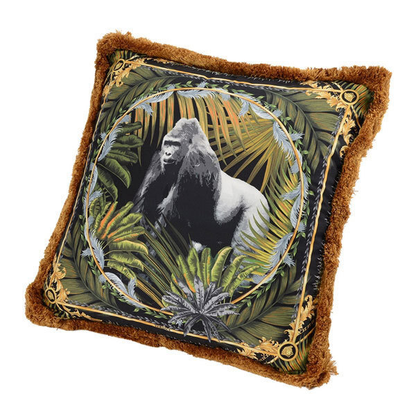 ヴェルサーチ ホームの限定ストアが西武池袋に、動物モチーフのクッション先行発売