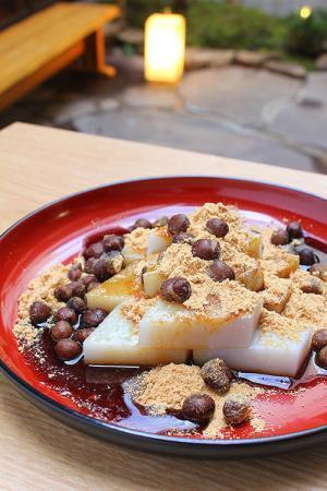 船橋屋、亀戸天神前本店をリニューアル - 「豆くず餅」が新喫茶メニューに