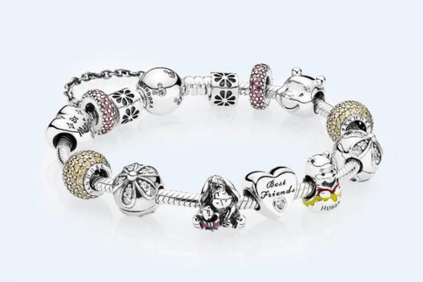 パンドラ×ディズニー、くまのプーさんやティンカー・ベルのジュエリーチャーム