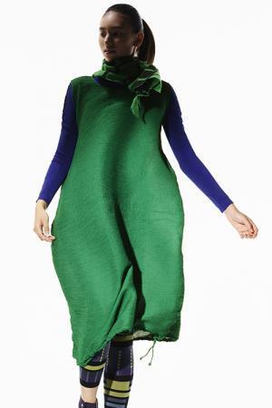 ミー イッセイ ミヤケ17年春夏より、ラテン音楽を幾何学柄で表現したトップス