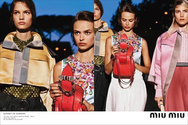 ミュウミュウ 17年クルーズコレクションのビジュアル、アッピア街道を歩くビビッドな女性たち