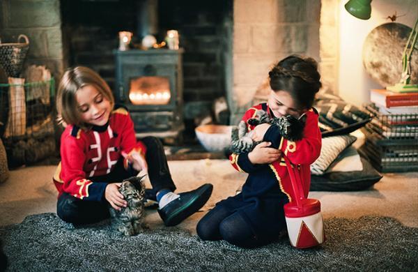 ステラ マッカートニー キッズの新作をスタイリング、サーカス ジャンパーや星のバッグ