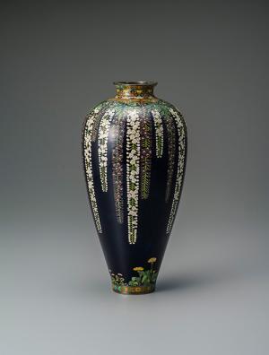 「並河靖之七宝展」が東京都庭園美術館で開催 - 透き通る黒に浮かび上がる、色とりどりの蝶や草花