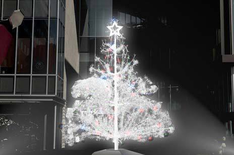 東京ガーデンテラス紀尾井町のイルミネーション、45000粒のクリスタルガラスツリー