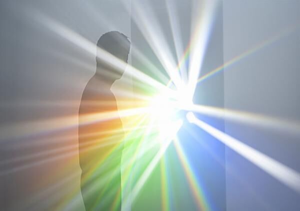 吉岡徳仁の展覧会が資生堂ギャラリーで - プリズムの光を体感する新作「スペクトル」インスタレーション