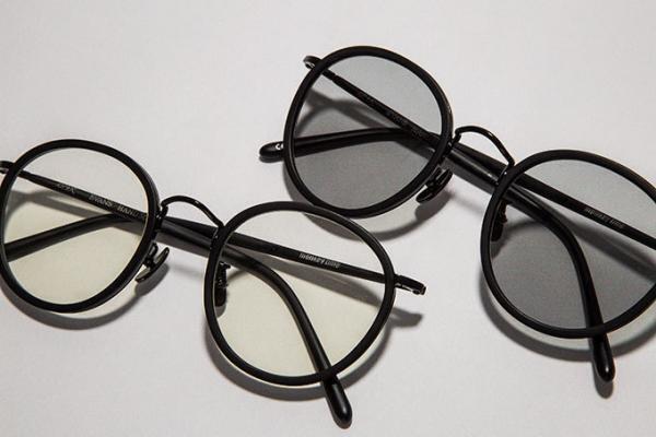A.D.S.R.×モンキータイムのコラボアイウェア、ラウンド型にグレー＆クリアのレンズ