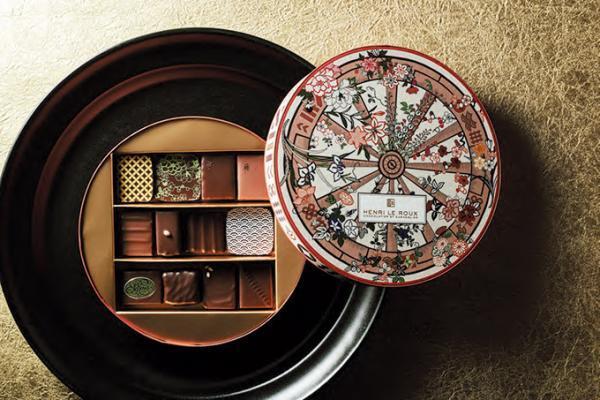 アンリ・ルルーの17年バレンタイン - 京友禅のBOXにほうじ茶やユズのボン・ボンショコラを