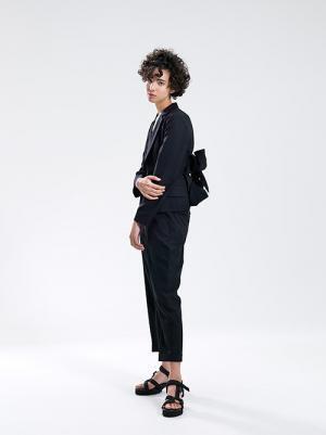 レギュレーション ヨウジヤマモト 2017年春夏コレクション - リラックスにほろ苦い緊張感を