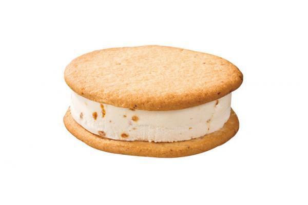 コールドストーンのクッキーサンド「キャラメル ナッツ パーティー」全国のセブンで発売