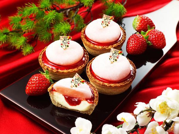 パブロミニから、”いちご大福”のチーズタルト - いちご餡が入った大福をまるまるトッピング