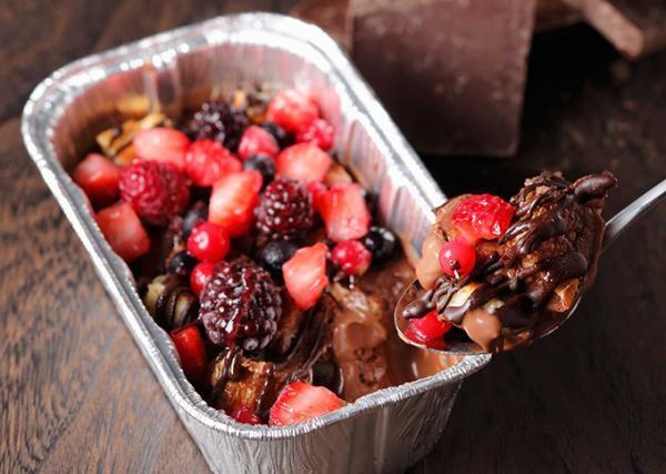 アイボリッシュの限定「コンテナ　チョコ」フレンチトーストと濃厚なチョコプディングに、たっぷりベリーを