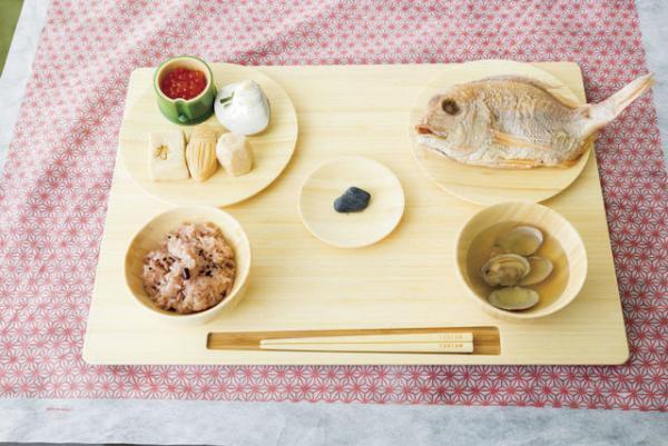 阪急うめだ本店の福袋 - 着物と着付け教室受講のセット、京都の料亭での撮影会付き「ライカ」カメラ