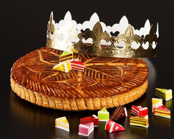 インターコンチネンタル 東京ベイ、 金箔に包まれたロールケーキやガレット・デ・ロワ