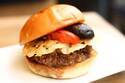 LA発「ウマミバーガー(UMAMI BURGER)」日本上陸、人気ハンバーガーが東京・青山に
