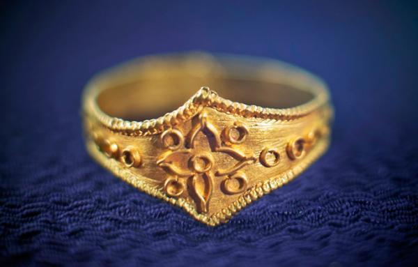 世界遺産 沖ノ島の知られざる姿を紹介、日本橋で写真展「沖ノ島 神宿る海の正倉院」