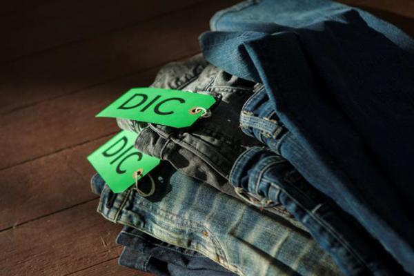 ユニクロ、J BRANDと共同開発したデニムを17年秋冬発売