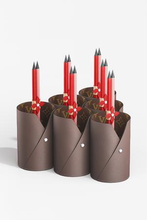 ルイ・ヴィトンのギフトコレクション - ペンホルダーなどの文房具やインテリア、カードゲームなど