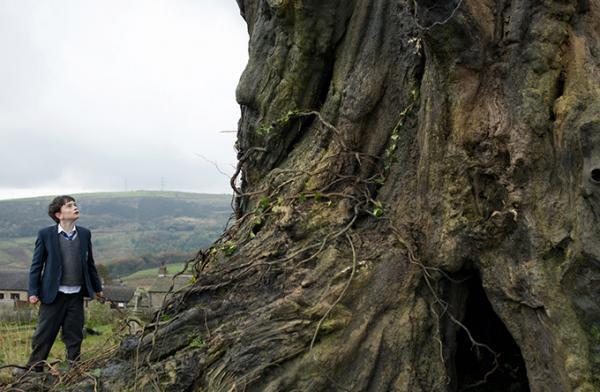 映画『怪物はささやく』少年と怪物の魂の駆け引き描くダークファンタジー - 英・傑作児童文学が原作