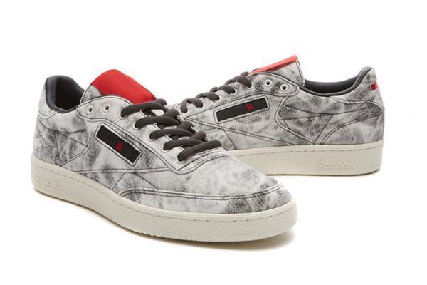 リーボック クラシック×ケンドリック・ラマーの新スニーカー、レッドが効いたテニスシューズ