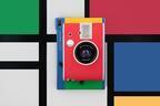 フィルムカメラ「ロモインスタント」発売 - 赤、黄、緑、青やグレーのポップなデザイン