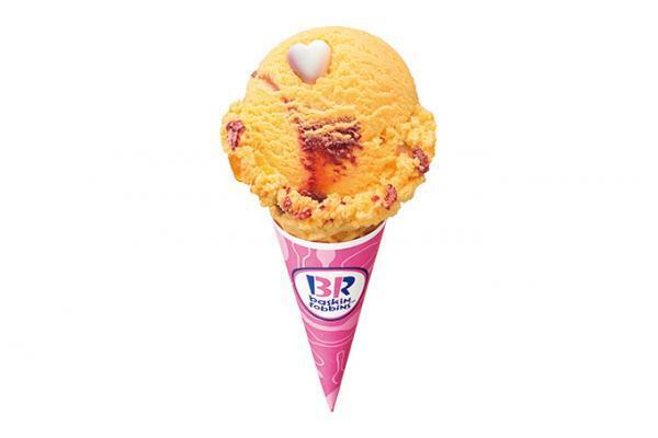 サーティワン、バレンタインに向けた「ラブベリーパッション」ハート型菓子を散りばめて