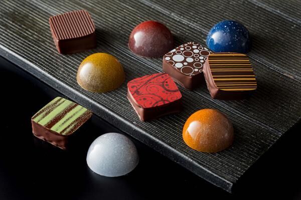 ザ キャピトルホテル 東急のバレンタイン チョコ10種を詰め合わせた新作ボンボンショコラセットなど 2017年1月16日 ウーマンエキサイト 1 2
