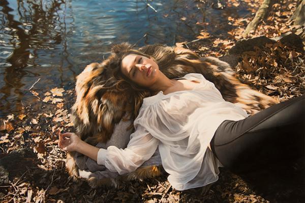 イガル・オゼリの個展「Erasing Photography」代官山で、写真のようにリアルな油彩画