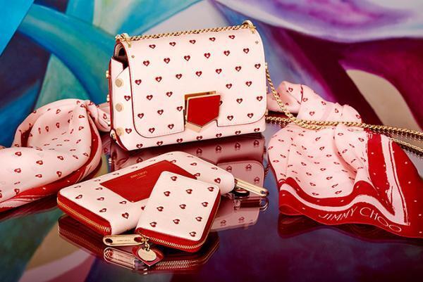 ジミー チュウよりバレンタインに向けたバッグや財布 - 赤いハートの中にスターをエンボス