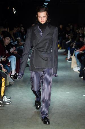 クリスチャン ダダ 2017-18年秋冬コレクション - 若者たちの現代版“着物スタイル”