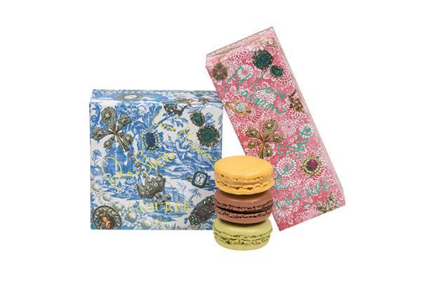 ラデュレ×写真家シトウレイの限定マカロンボックス - ジャポニズムなピンクと、シックなブルーの2種類