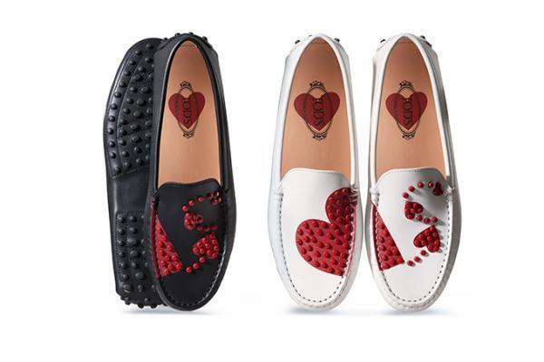 トッズからバレンタインモカシン「ゴンミーニ」赤いハート＆ドットを飾って