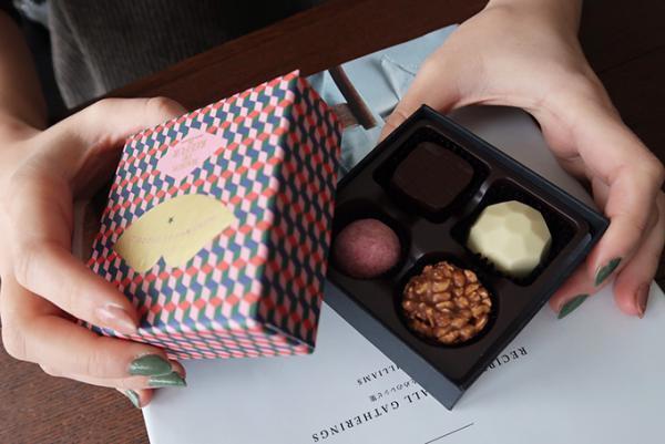 メゾン ド リーファーのバレンタイン、ブランデーやウォッカが効いた“大人のトリュフ”