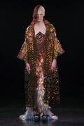 ユイマ ナカザト 17年春夏オートクチュールコレクション、火・風・水・土で生み出された「未来の衣服」
