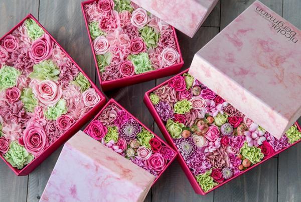 ニコライ バーグマンの春限定フラワーボックス - ピンクとグリーンの花々で春の空気感を