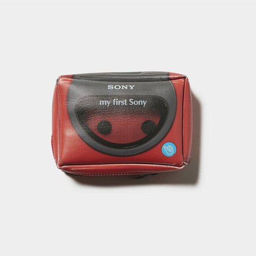 ソニー「ウォークマン」など歴代名機がモチーフのポーチやロゴウェア、ザ・パーキング銀座とのコラボ