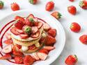 J.S. パンケーキカフェから、いちごたっぷりの「ストロベリーハニーパンケーキ」や「あまおうパフェ」