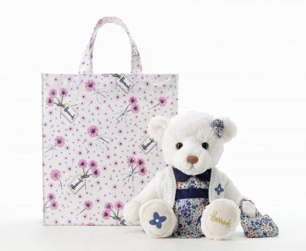 ハロッズの17年フローラルコレクション限定ベア - コーンフラワー柄のドレスに身を包んだ白い毛並み