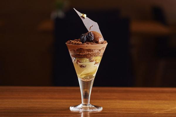 グラッシェルの新作パフェ - カリブ海のラム酒に漬けたラムレーズンアイスとショコラ