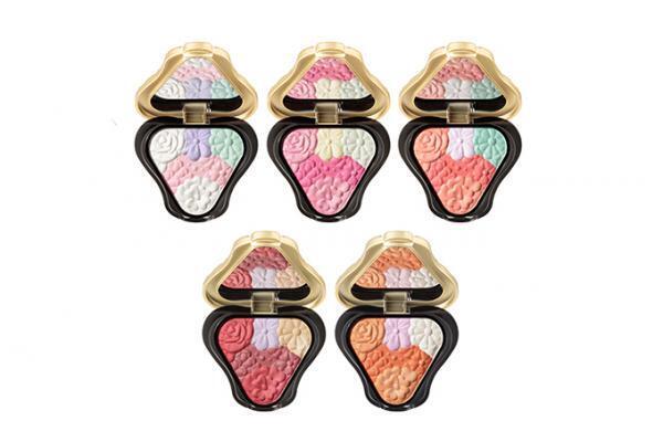 アナ スイから新作フェイスカラーが登場 、4つのカラーを花かんむりのようなデザインに