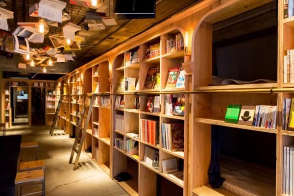 “泊まれる本屋”「BOOK AND BED TOKYO」が福岡パルコにオープン
