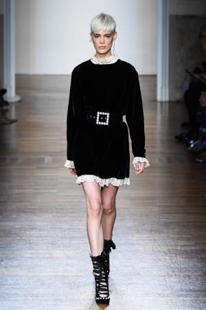 ブルーガール 2017年秋冬コレクション - フェミニニティを隠し味に、相反するものを一つの世界へ