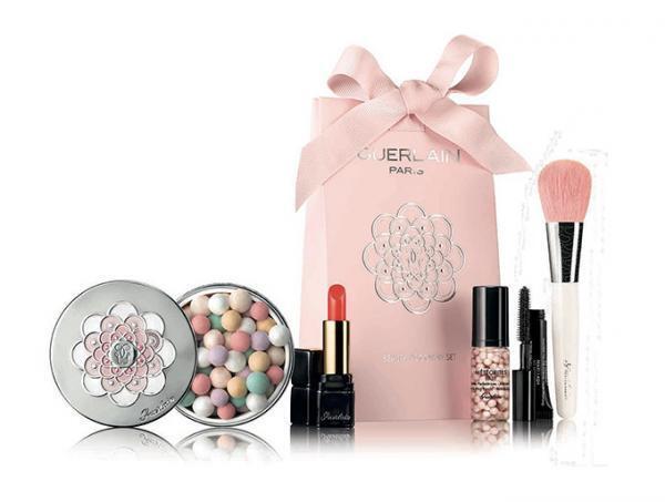 ゲランの限定コフレ - 輝く肌へ導く魔法のパウダー「メテオリット」と人気の口紅「キスキス」がセットに