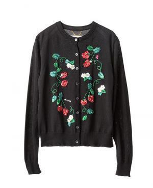 ミュベールがカーディガンのカスタマイズ開始、デザイナー中山がその場で刺繍やボタンの付け替え