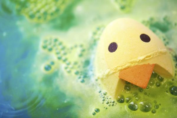 ラッシュのイースター限定バスグッズ、うさぎが隠れたエッグのバスボムやニンジン型バブルバー