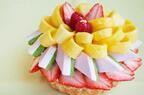 カフェコムサ春の新作ケーキ - 苺で桜の花びらを、3色ムースで菱餅を表現したひな祭り限定ケーキ