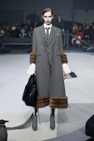 トム ブラウン 2017年秋冬コレクション - 南極の晩餐会に集う淑女たち