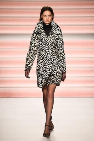 フィロソフィ ディ ロレンツォ セラフィニ 2017年秋冬コレクション - 可憐な乙女の挑発に心揺さぶる