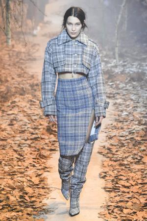 オフ-ホワイト  2017-18年秋冬コレクション  - フォーマルさを抜き、広げる洋服の可能性